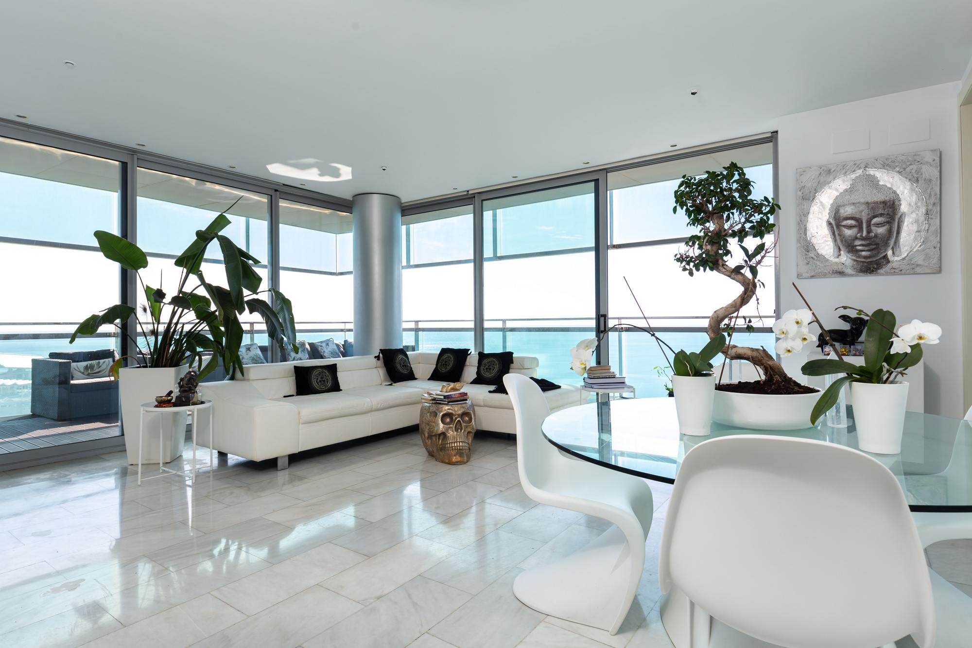 living - Piso de 123m² con 63m² terraza en venta en Diagonal Mar - featured