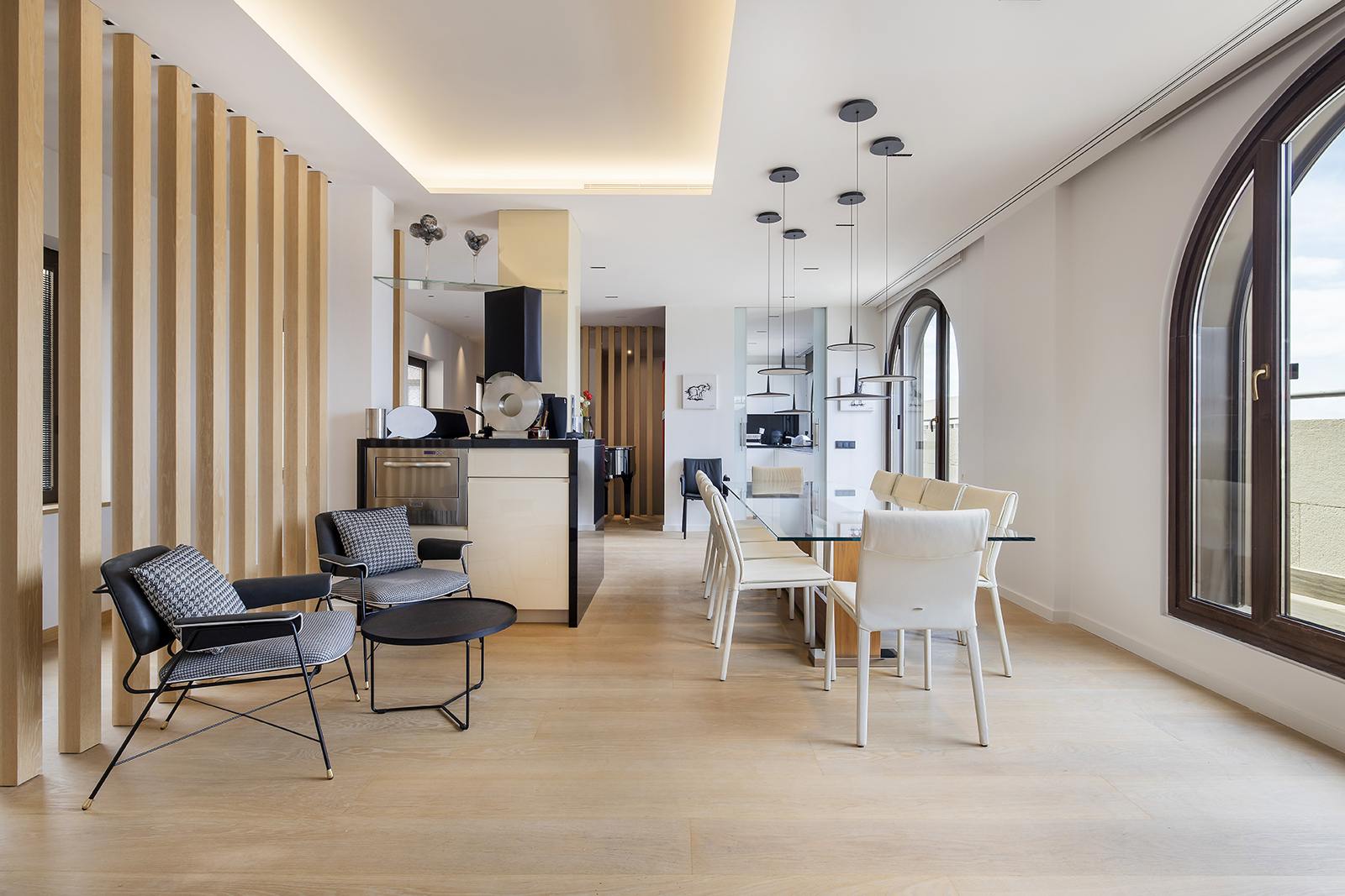 living - Ático de 250m² con 40m² terraza en alquiler en Eixample Derecho - gallery thumbnail - 5