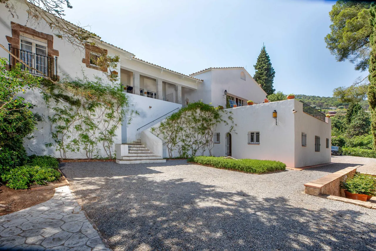 living - 707m² house / villa for sale in Aiguablava, Costa Brava - gallery - 2