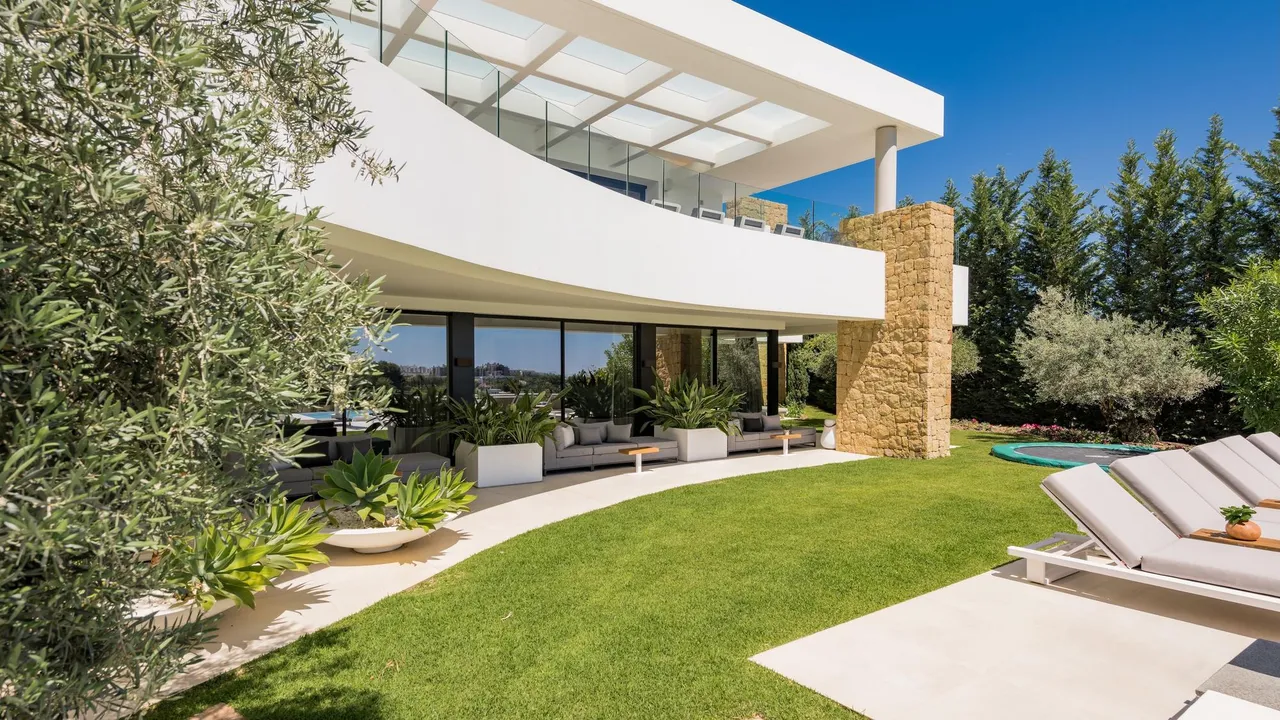 living - 925m² house / villa with 220m² terrace for sale in New Golden Mile - gallery - 2