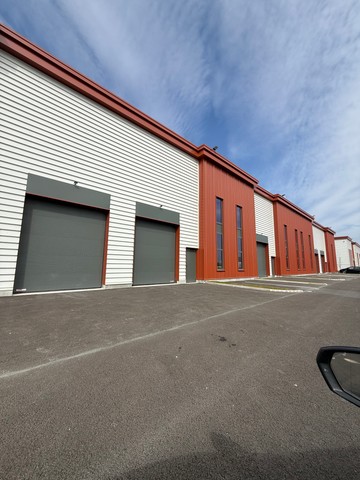 logistics - Activités / Bureaux À Louer - featured