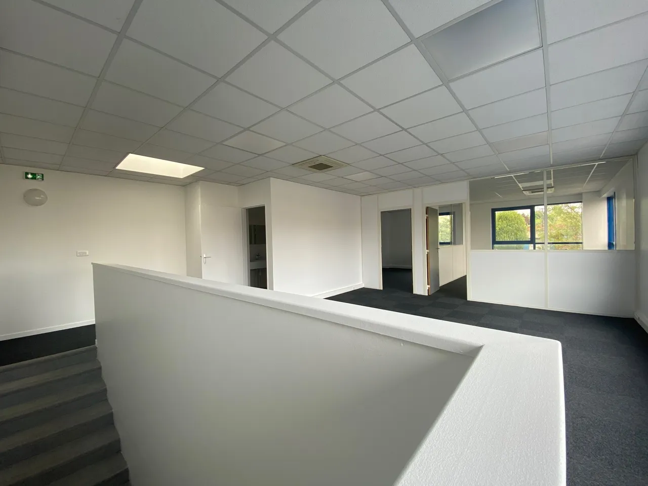 logistics - Light Industrial Premises / Offices For Rent - gallery - 2