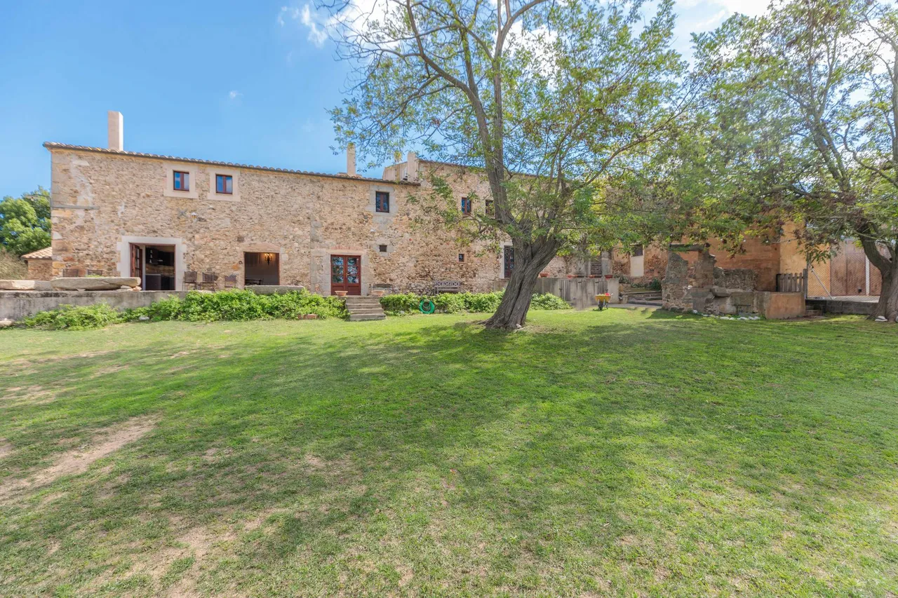 living - Masía de 1,152 m² con 4,600 m² de jardín en venta en El Gironés - gallery - 10