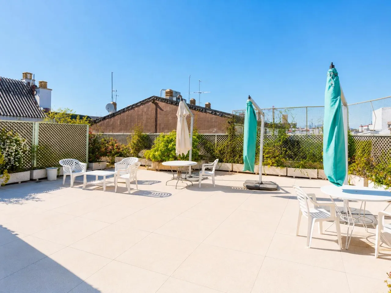 living - Piso de 235m² con 15m² terraza en venta en Almagro, Madrid - gallery - 2