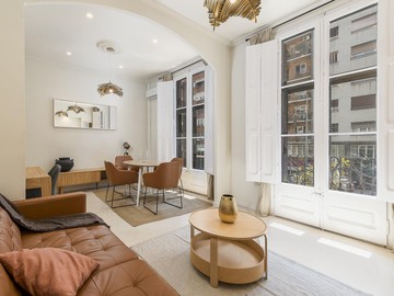living - Piso de 83m² en venta en Eixample Derecho, Barcelona - featured