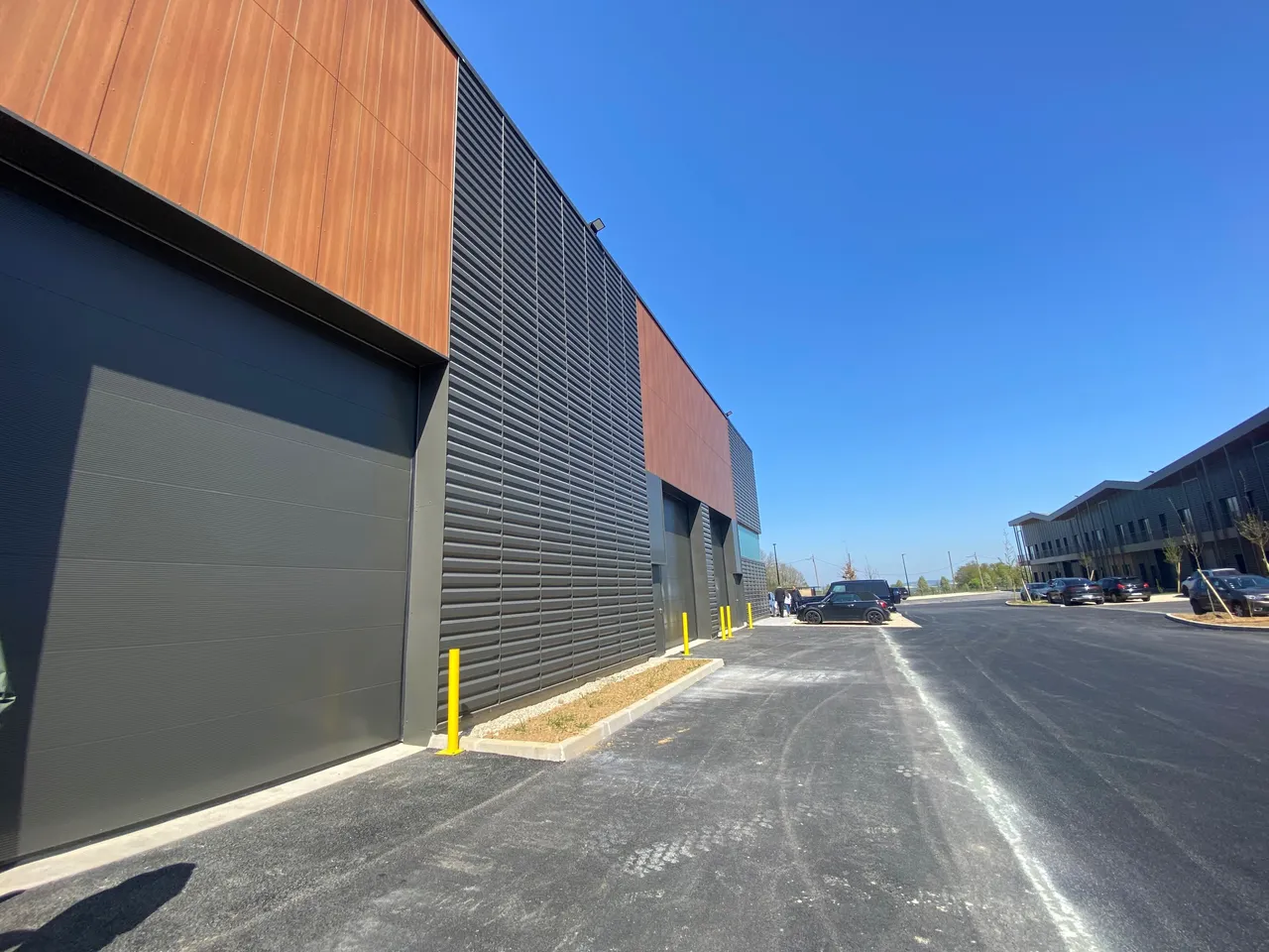 logistics - Light Industrial Premises / Offices For Rent - gallery - 3