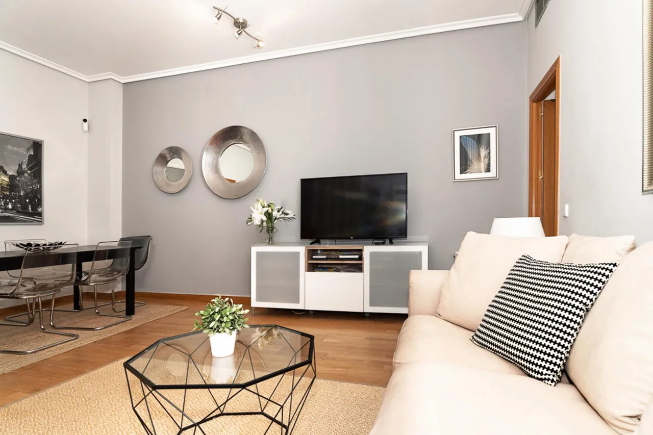 living - 97m² apartment for rent in Cortes / Huertas, Madrid - gallery - 7
