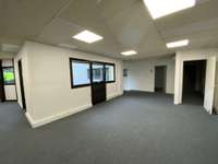 logistics - Activités / Bureaux À Louer - gallery thumbnail - 8