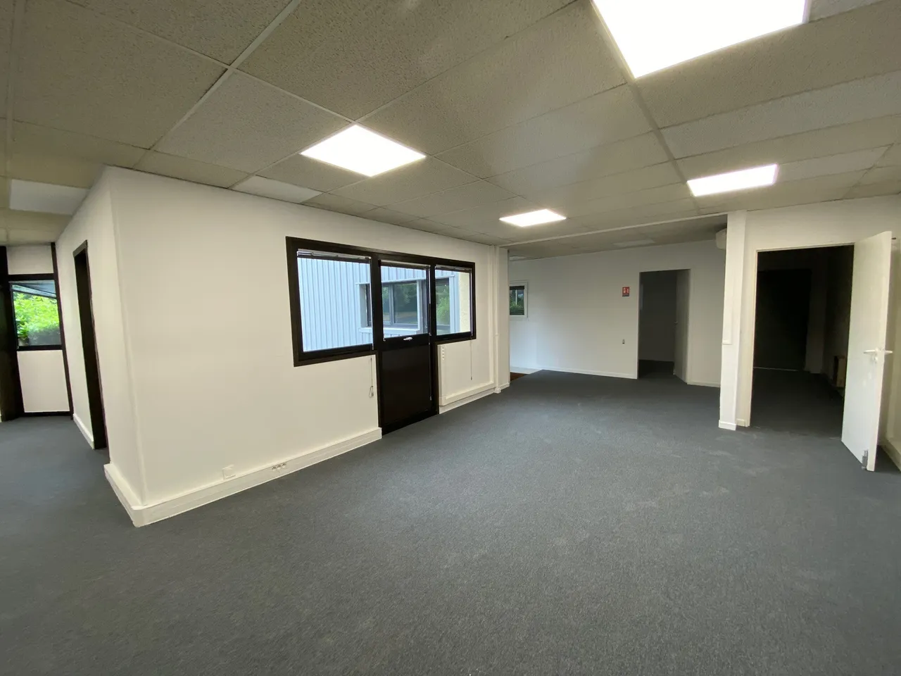 logistics - Light Industrial Premises / Offices For Rent - gallery - 8
