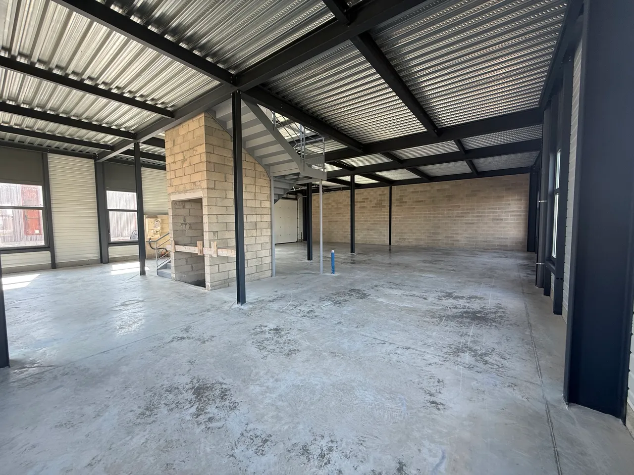 logistics - Light Industrial Premises / Offices For Rent - For Sale - gallery - 8