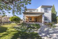 living - 320m² house / villa for sale in La Eliana, Valencia - gallery thumbnail - 1