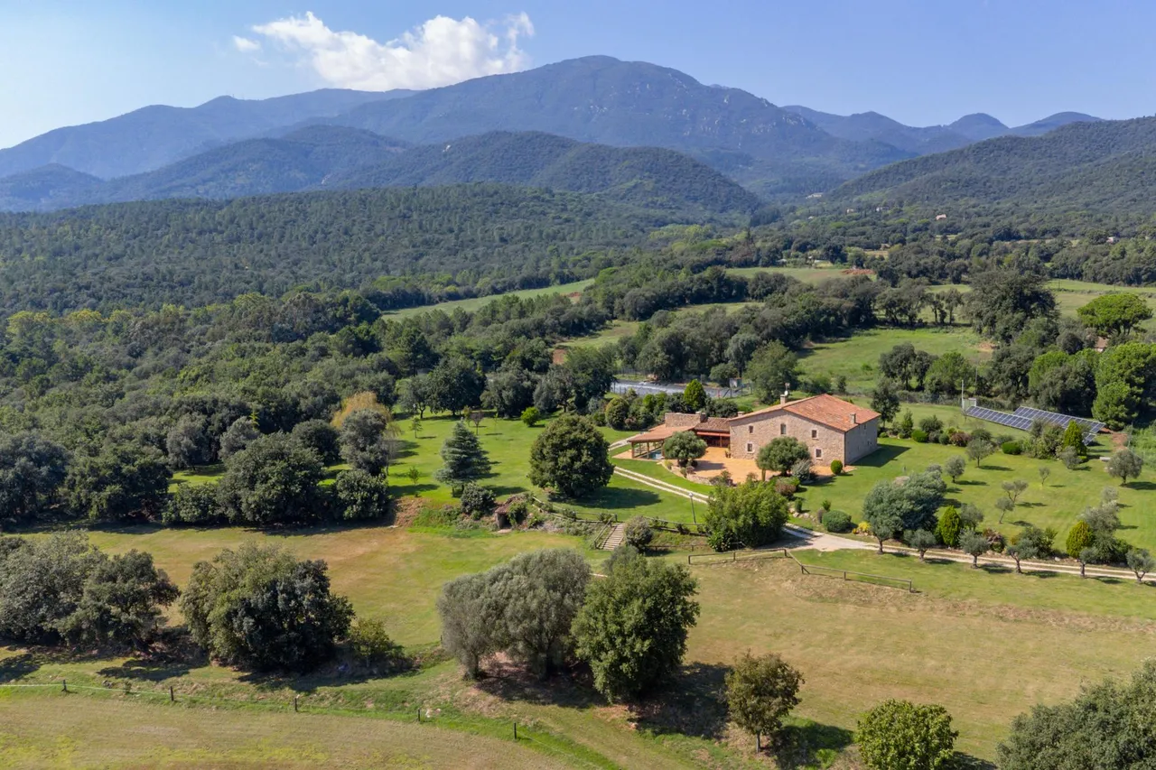 living - Casa rural de 540m² en venta en La Selva, Girona - gallery - 4