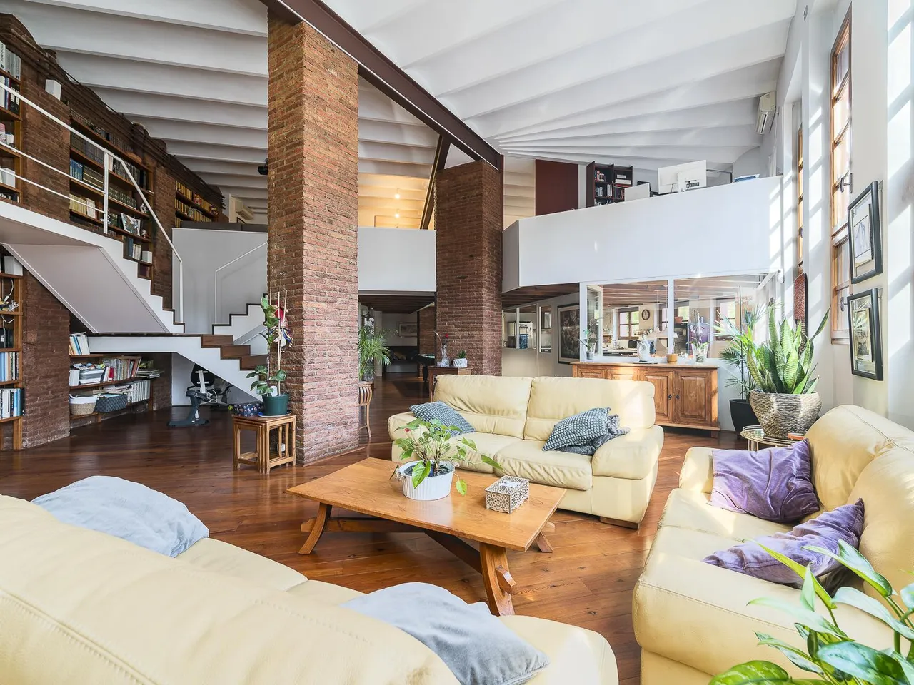 living - Piso de 406m² en venta en Poblenou, Barcelona - gallery - 3