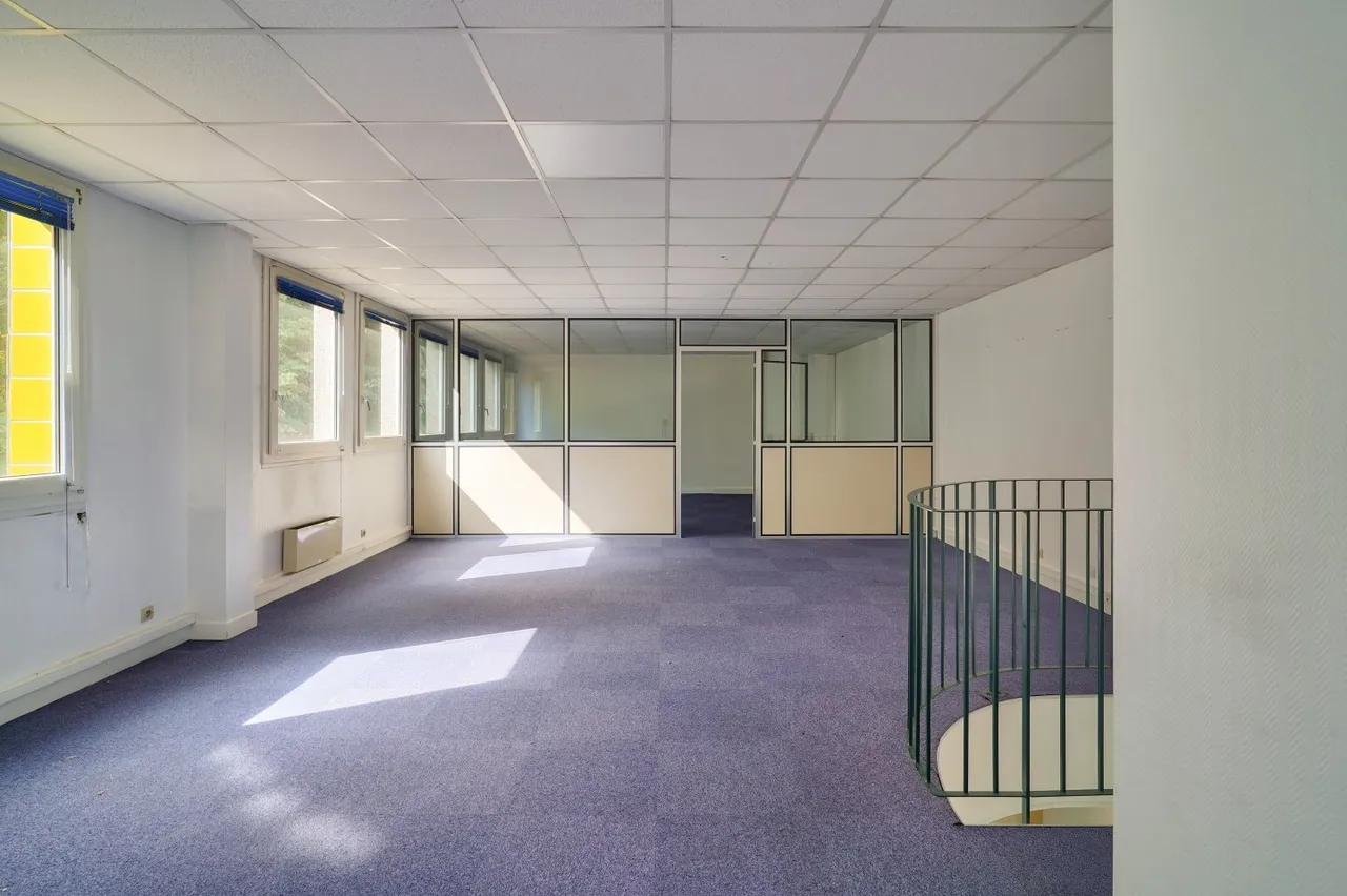 logistics - Warehouse / Offices For Rent - gallery - 8