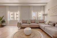 living - Piso de 250m² en alquiler en Sol, Madrid - gallery thumbnail - 2