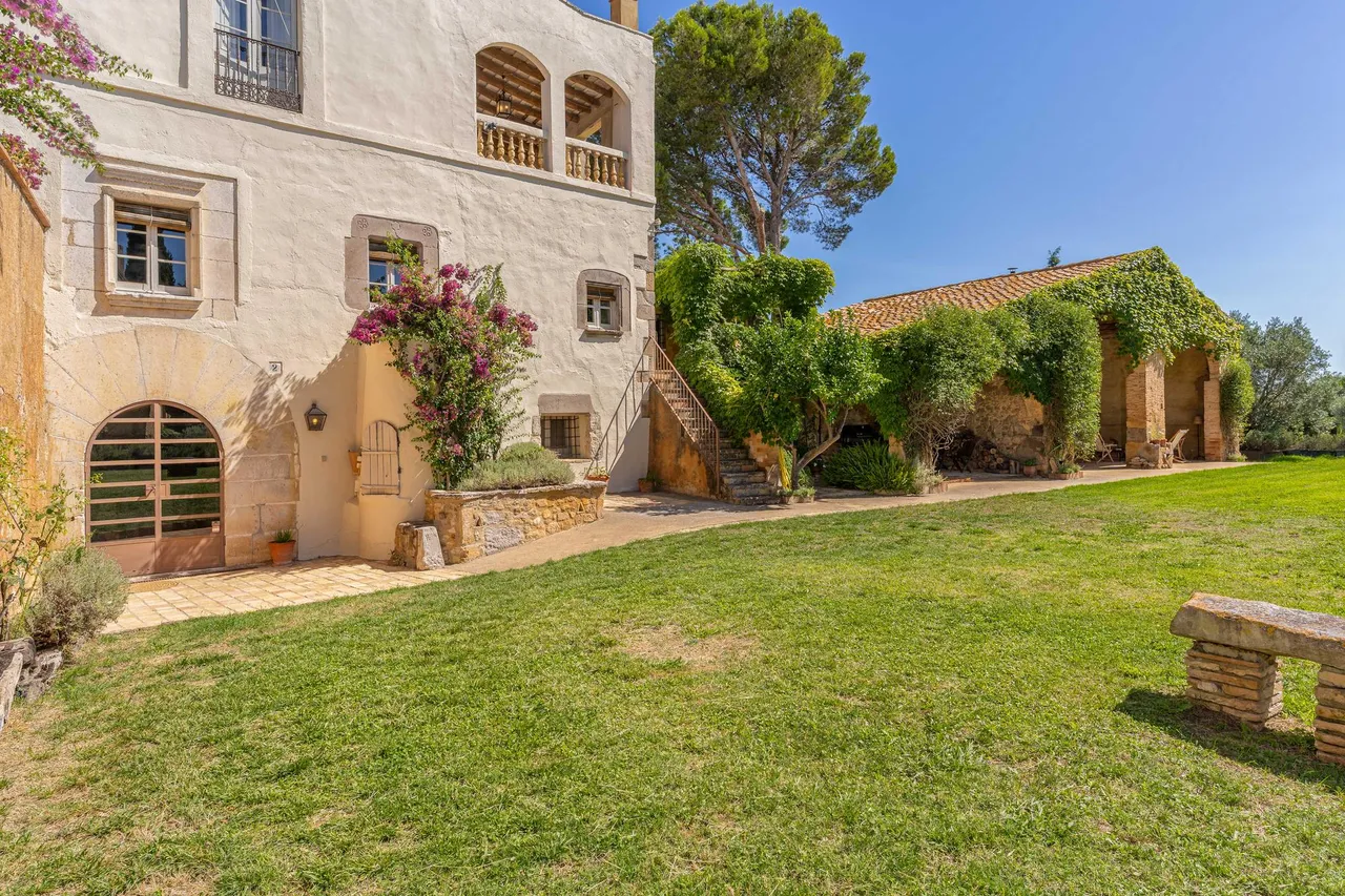 living - Casa rural de 623m² en venta en Alt Empordà, Girona - gallery - 5