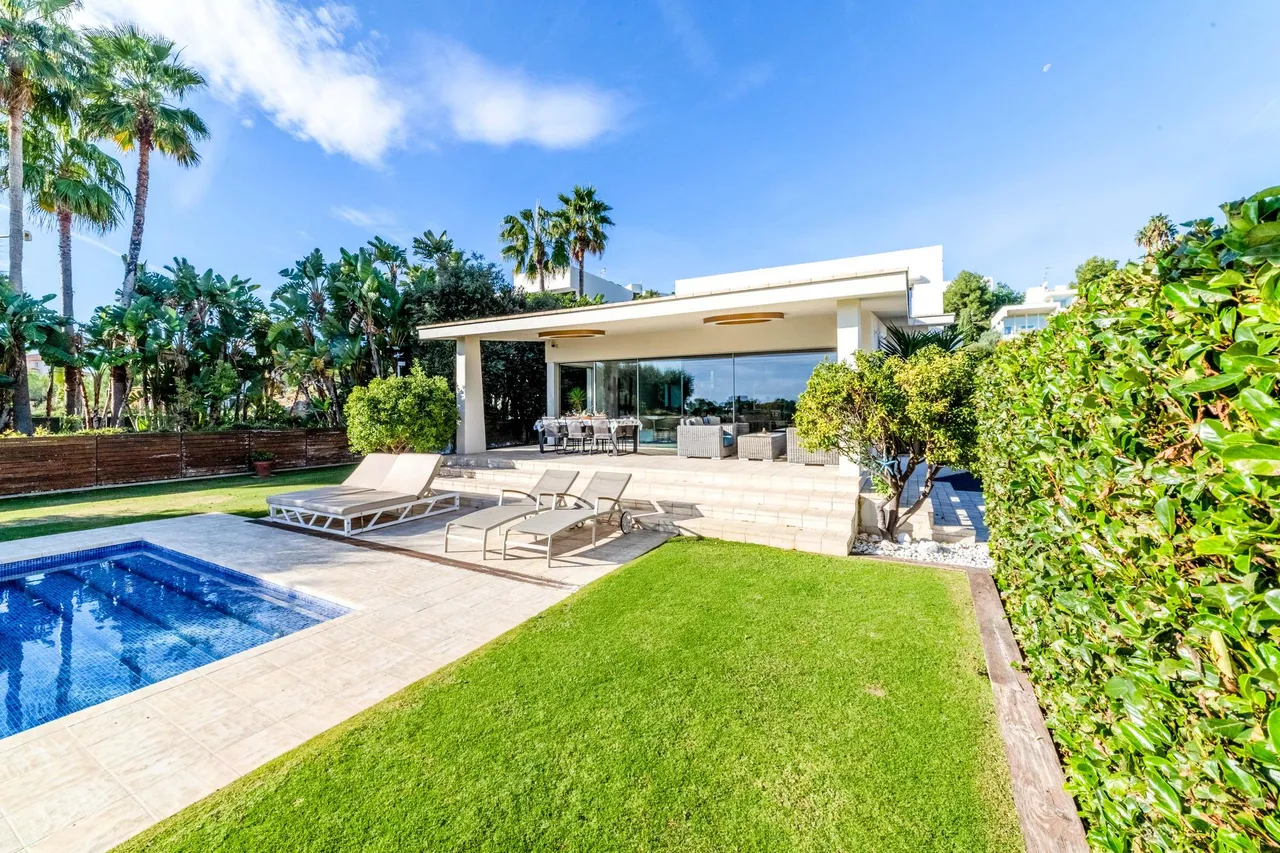 living - 550m² house / villa for sale in Terramar, Barcelona - gallery - 10