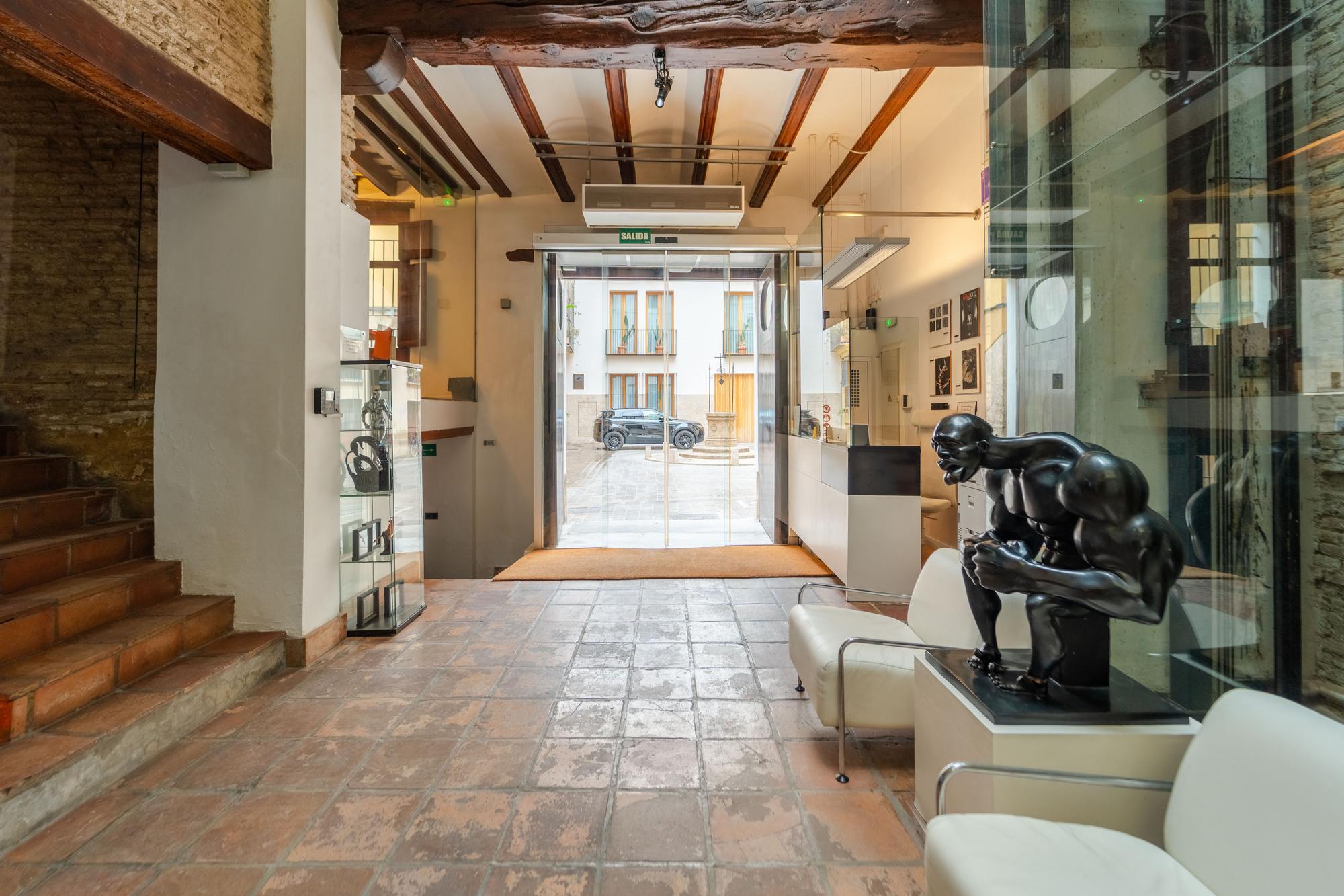 living - Edificio de 421m² con 40m² terraza en venta en La Seu - gallery thumbnail - 5