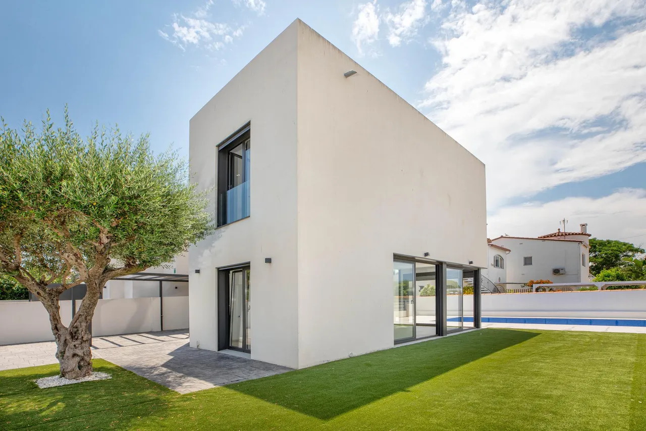 living - 169m² house / villa for sale in Empuriabrava, Costa Brava - gallery - 2