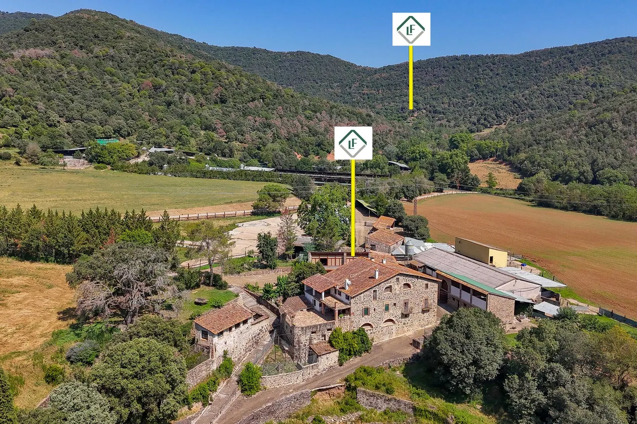 living - Casa rural de 1,014m² en venta en La Garrotxa, Girona - gallery - 5