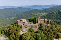 living - Castillo / palacio de 784m² en venta en La Garrotxa, Girona - gallery thumbnail - 2