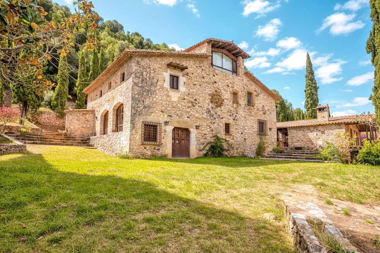 living - Casa rural de 1,642m² con 10,000m² de jardín en venta en El Gironés - gallery - 6