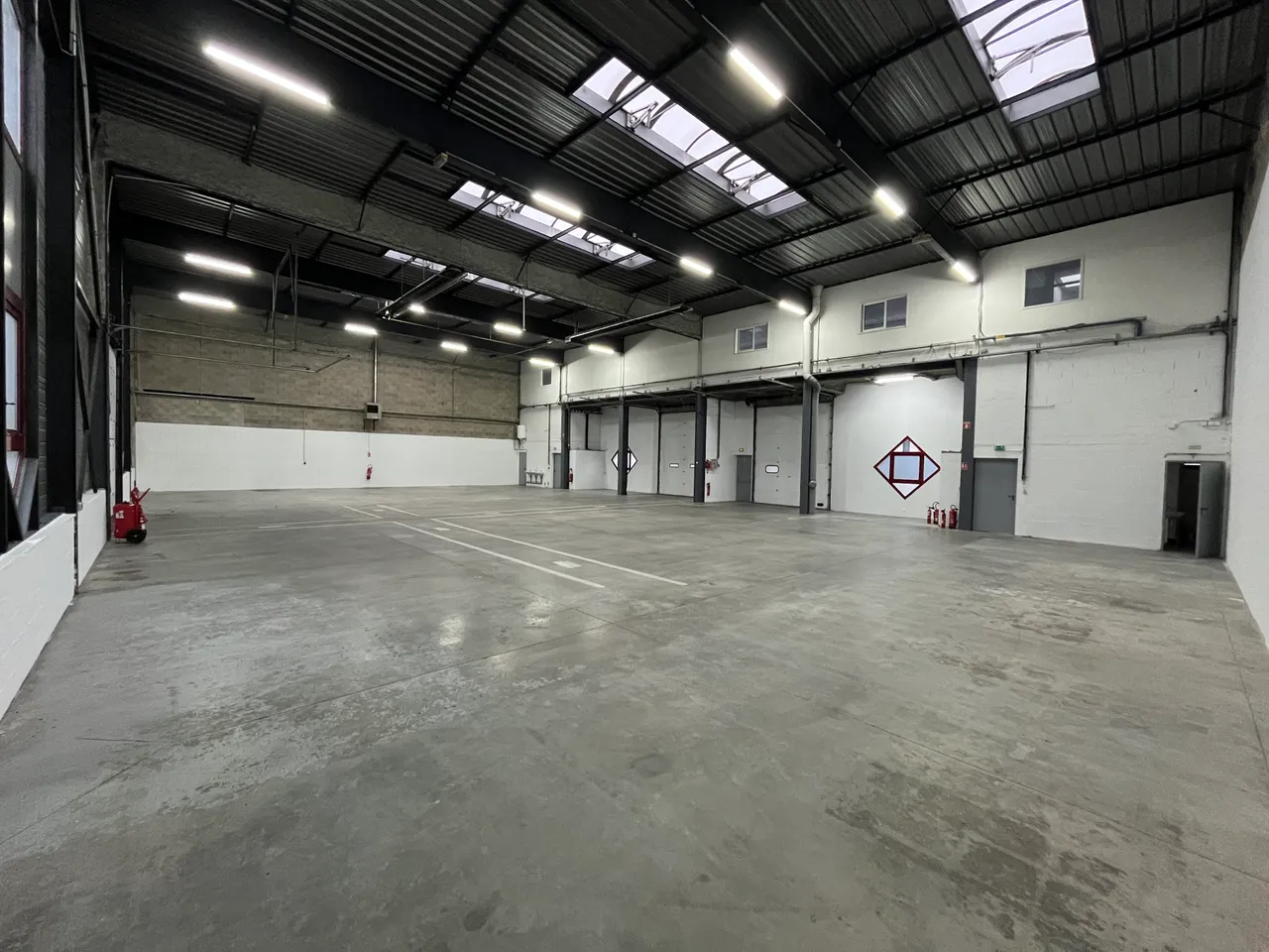 logistics - Warehouse / Offices For Rent - gallery - 4