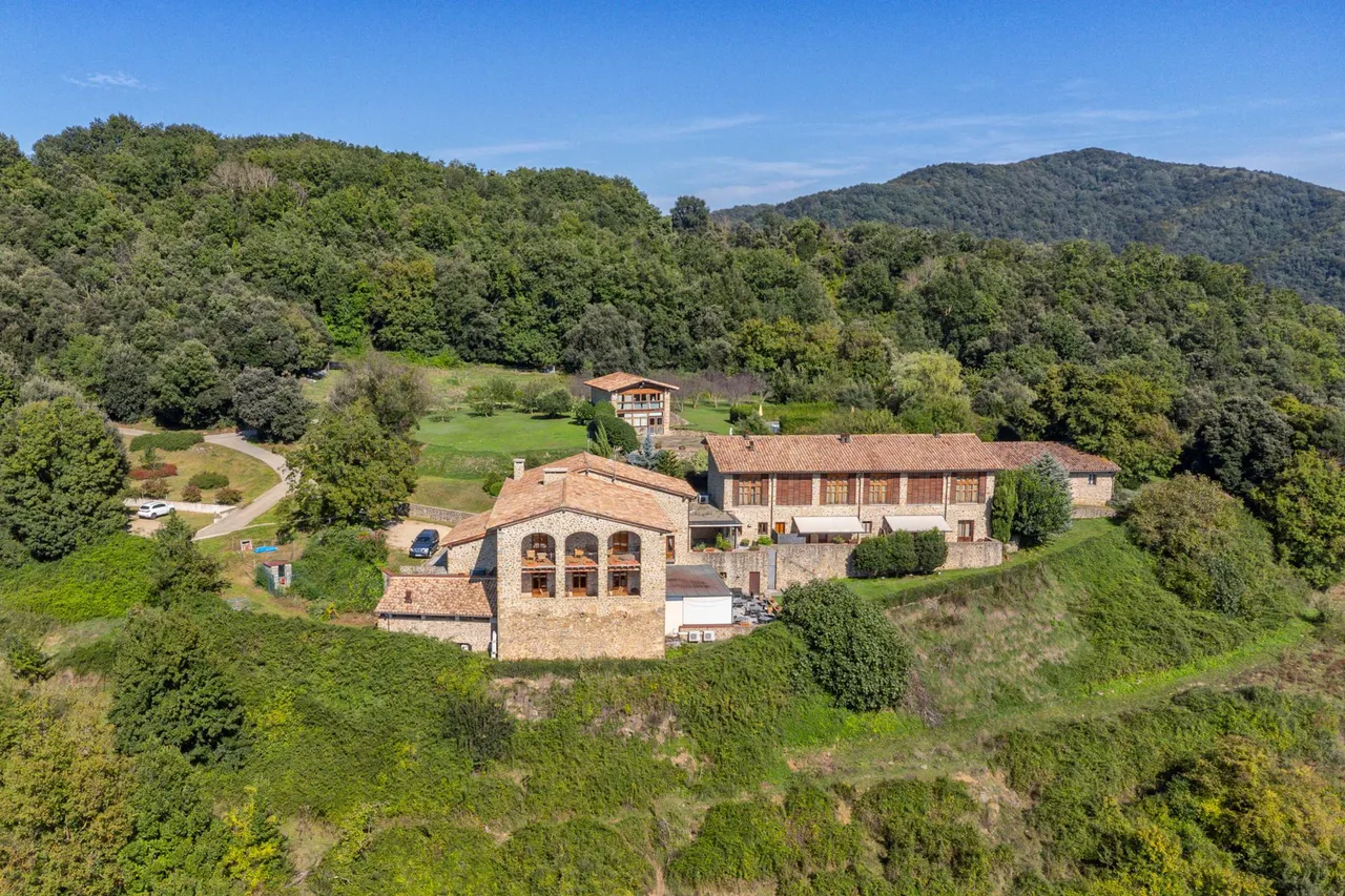 living - Hotel de 1,686m² en venta en La Garrotxa, Girona - gallery - 2