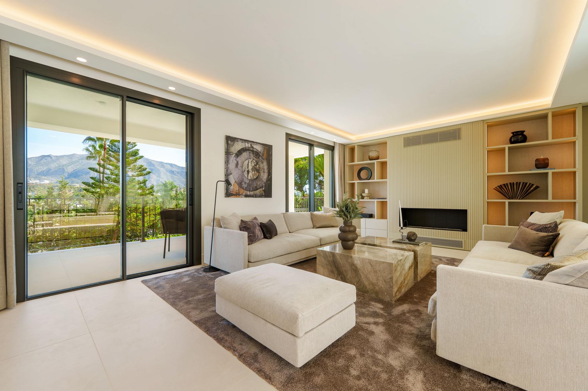 living - Casa / villa de 648m² con 300m² terraza en venta en Nueva Andalucía - gallery thumbnail - 5