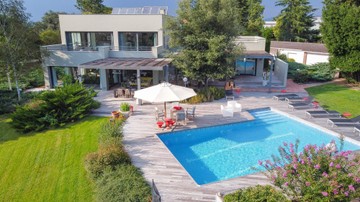 living - 618m² house / villa for sale in Palau, Girona - featured