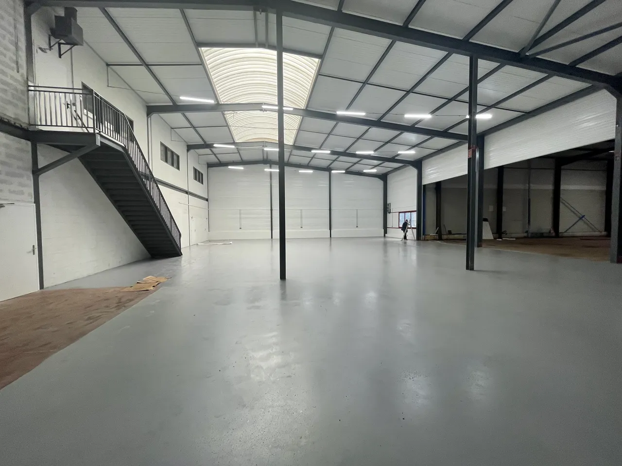 logistics - Light Industrial Premises / Offices For Rent - gallery - 3