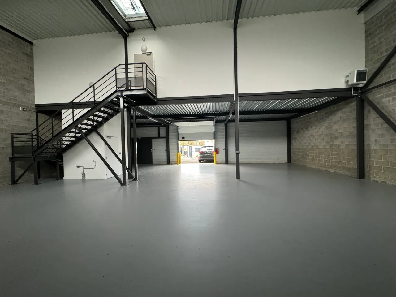 logistics - Light Industrial Premises / Offices For Rent - gallery - 4