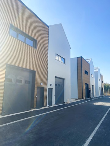 logistics - Activités / Bureaux À Louer - featured