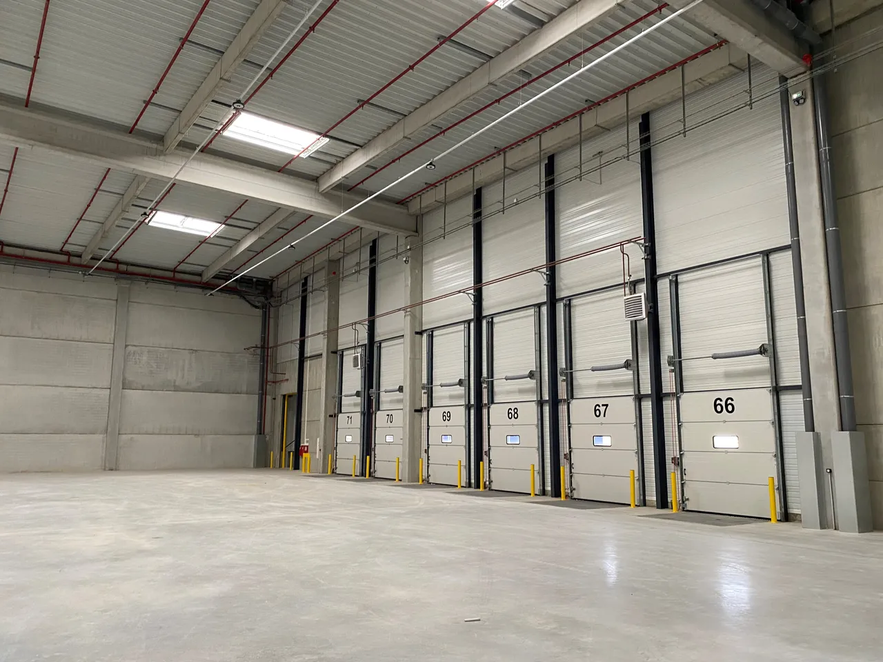 logistics - Logistics Warehouse For Rent - gallery - 3