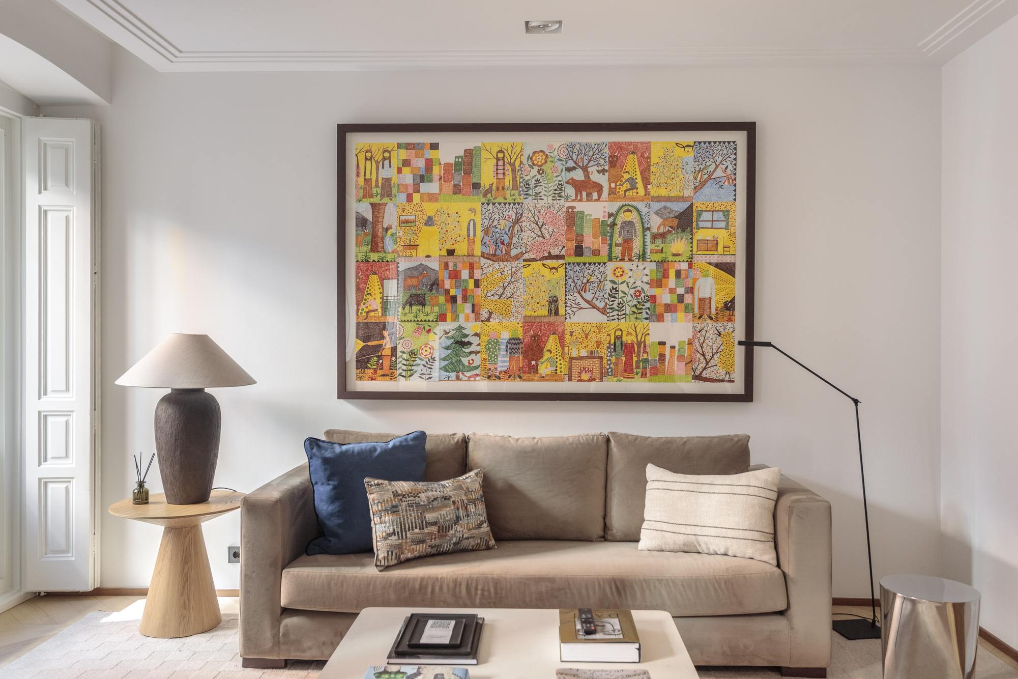 living - 156m² apartment for rent in Cortes / Huertas, Madrid - gallery thumbnail - 6