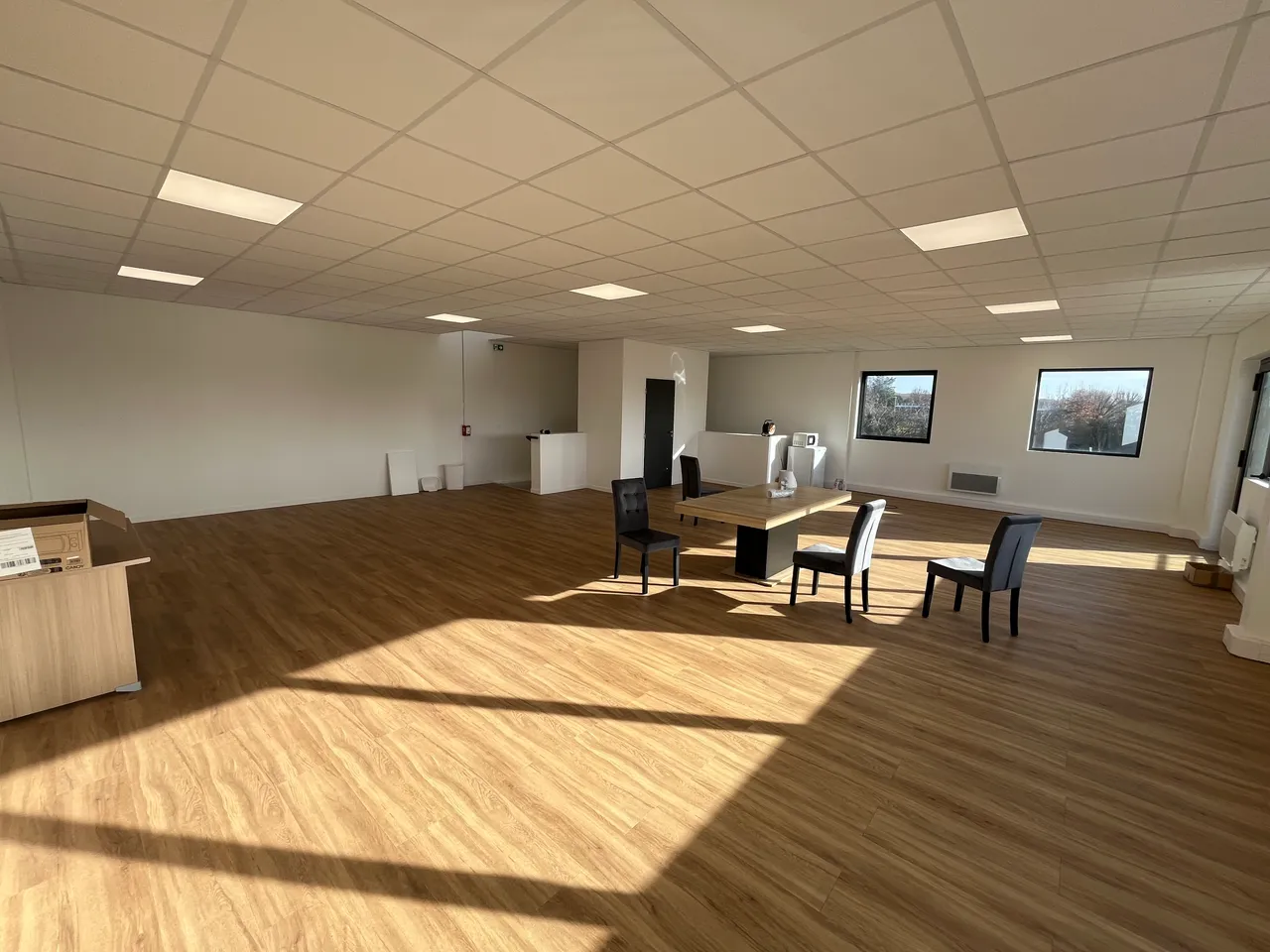 logistics - Light Industrial Premises / Offices For Sale - gallery - 4