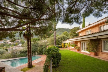 living - 429m² house / villa for sale in Premià de Dalt, Barcelona - featured