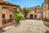 living - 1,642m² country house with 10,000m² garden for sale in El Gironés - gallery thumbnail - 7
