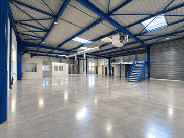 logistics - Activités / Bureaux À Louer - featured
