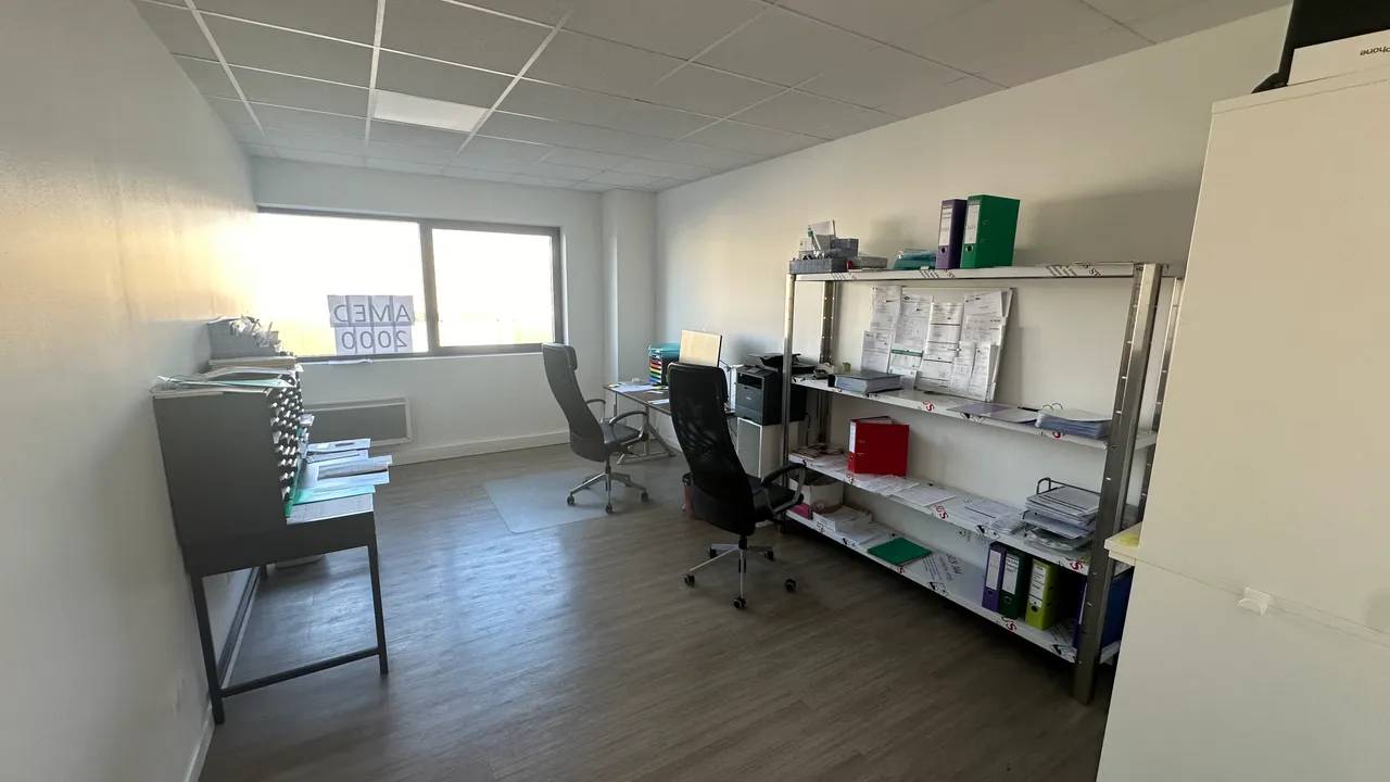 logistics - Light Industrial Premises / Offices For Rent - gallery - 4
