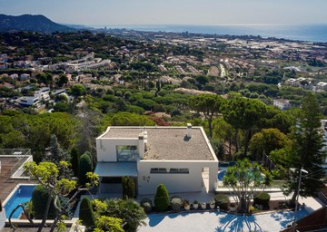 living - 460m² house / villa for sale in Premià de Dalt, Barcelona - featured
