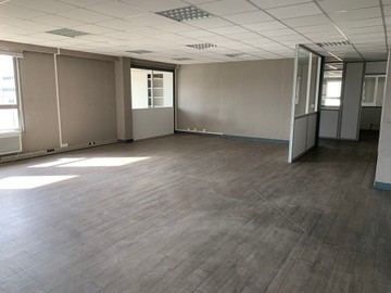logistics - Activités / Bureaux À Louer - featured