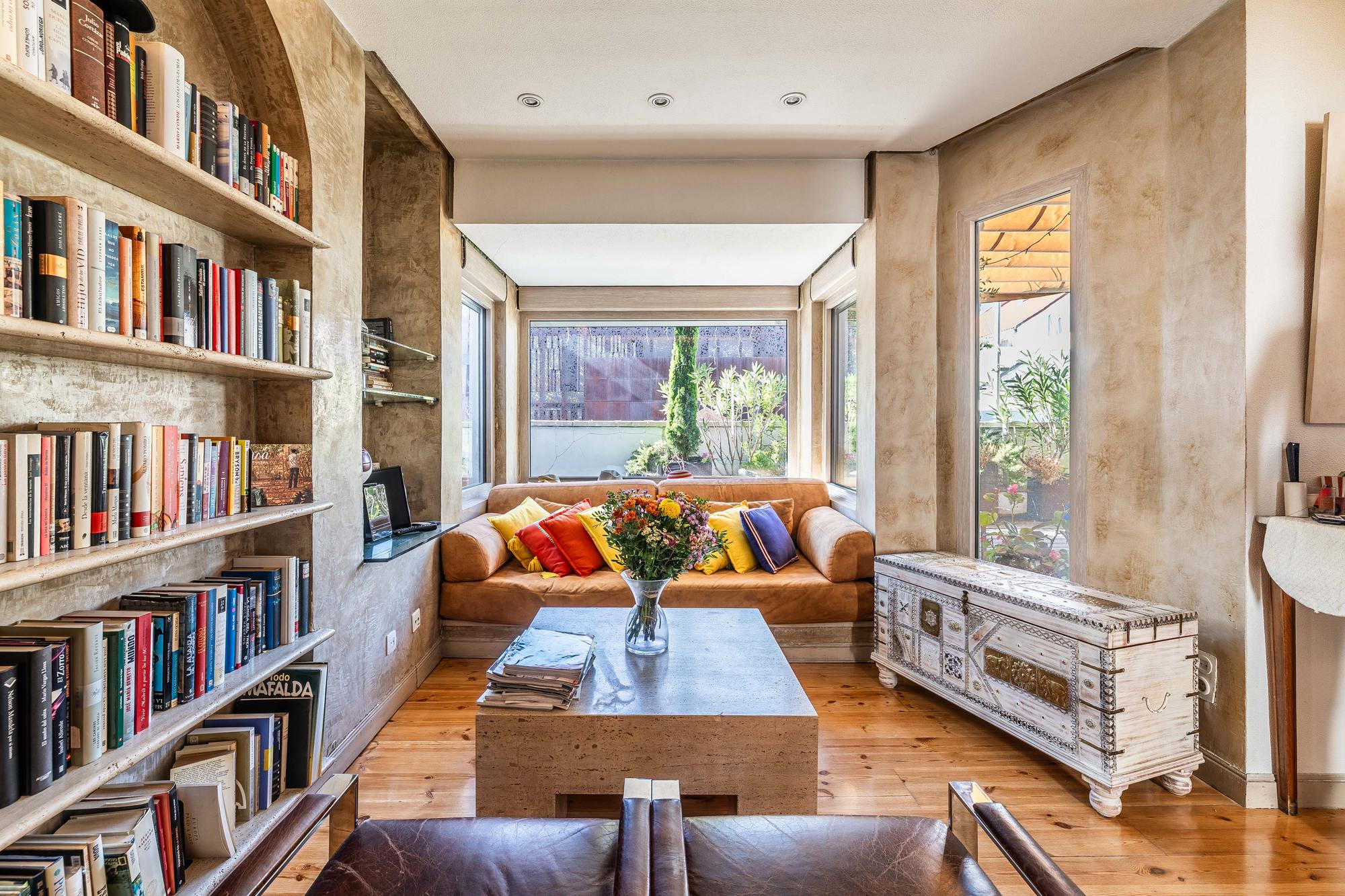 living - 100m² penthouse for sale in Cortes / Huertas, Madrid - gallery thumbnail - 1