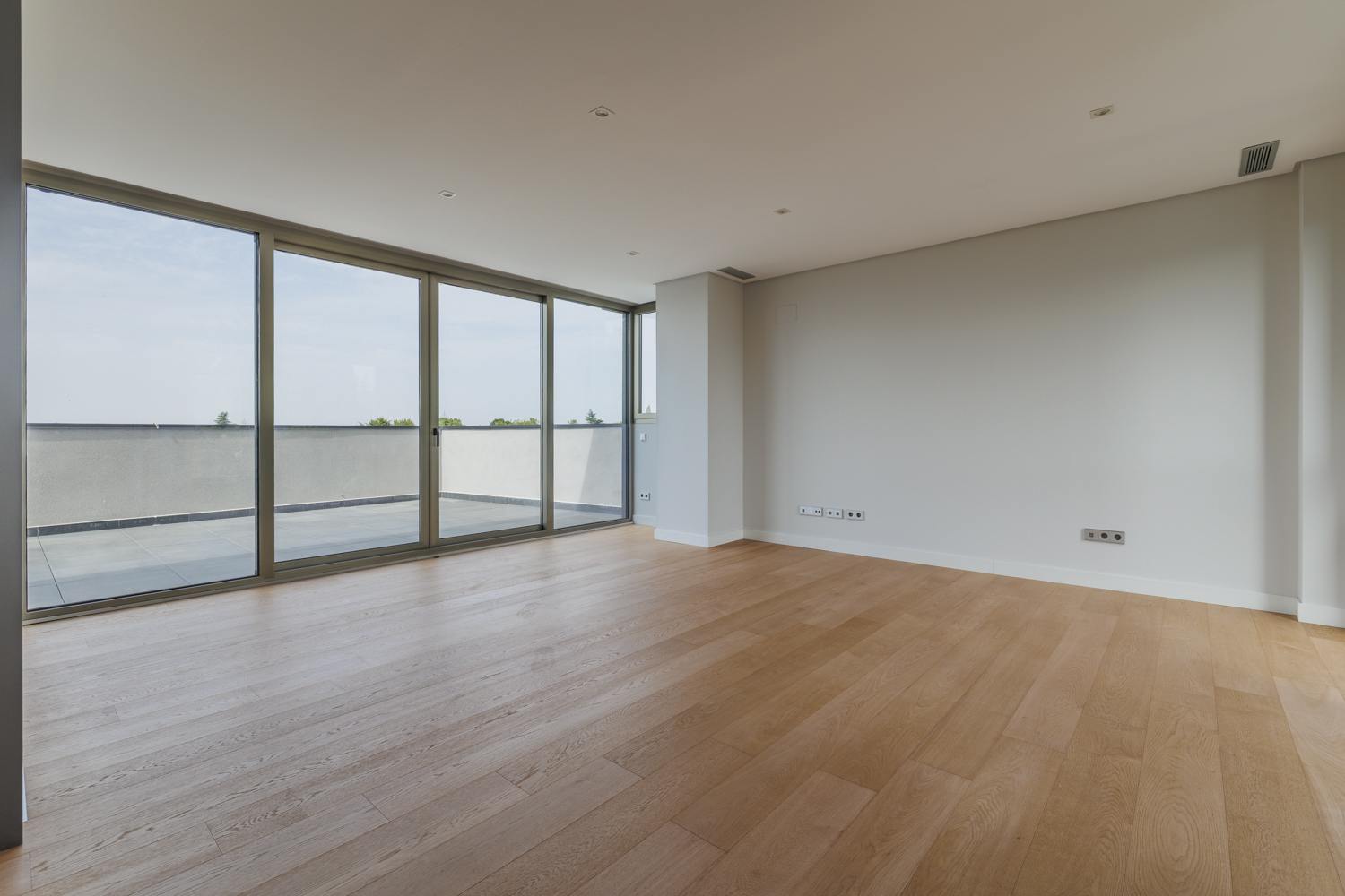 living - Ático de 186m² con 150m² terraza en venta en Majadahonda - gallery thumbnail - 3