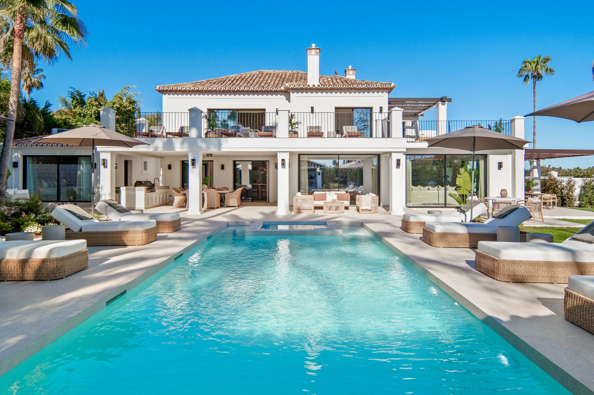 living - Casa / villa de 455m² con 123m² terraza en venta en Nueva Andalucía - gallery - 2