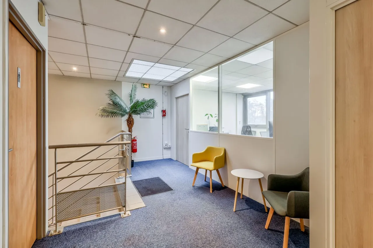 logistics - Entrepôt / Bureaux À Louer - gallery - 4