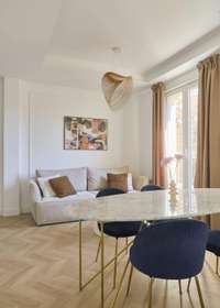 living - 91m² apartment for rent in Malasaña, Madrid - gallery thumbnail - 6