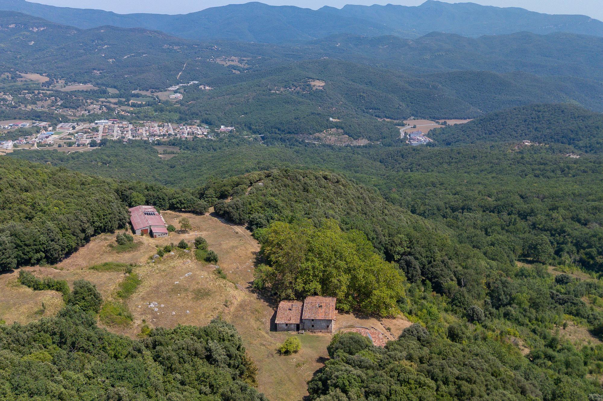 living - Casa rural de 2,979m² en venta en La Garrotxa, Girona - gallery thumbnail - 3