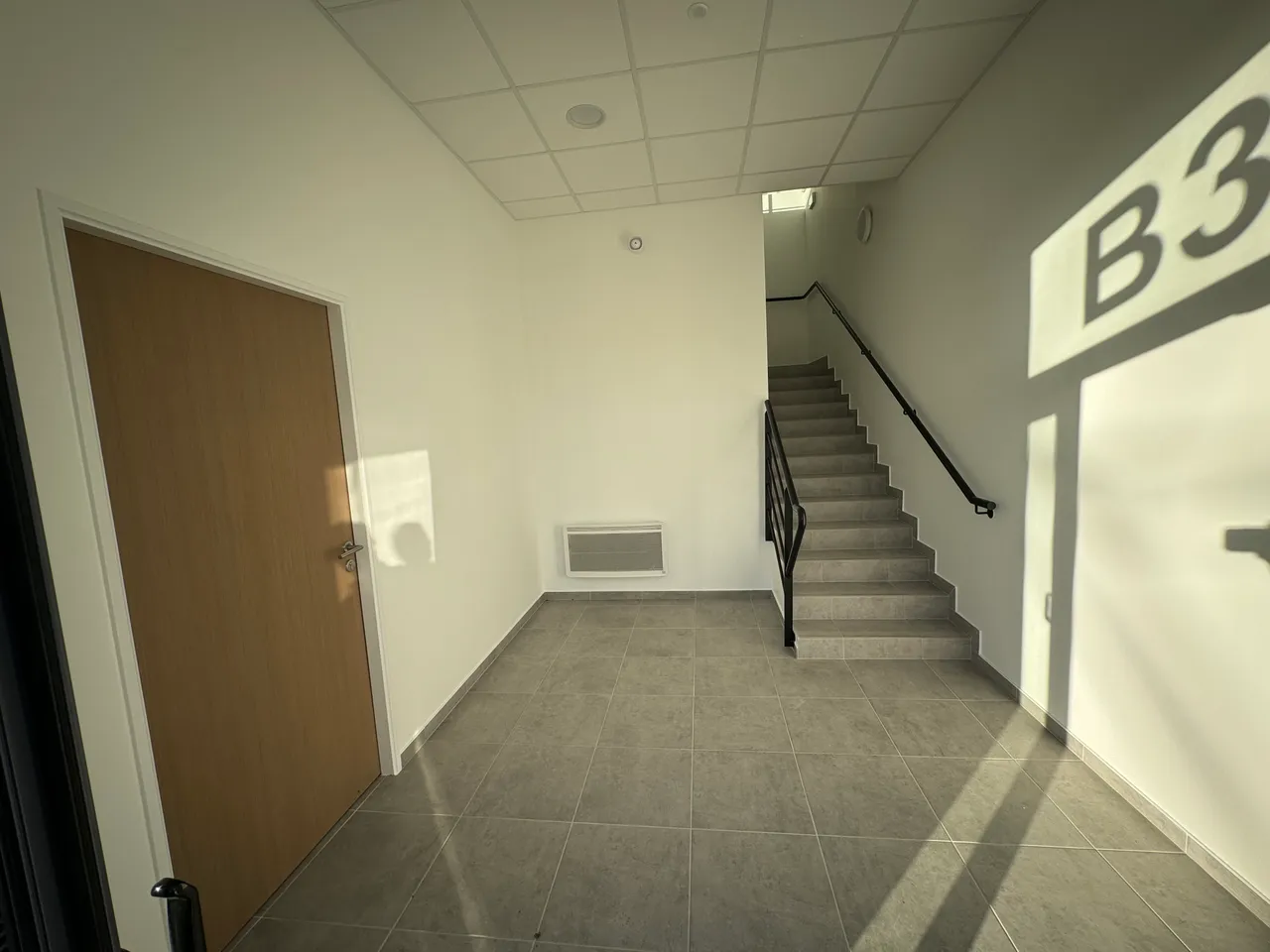 logistics - Light Industrial Premises / Offices For Rent - gallery - 2