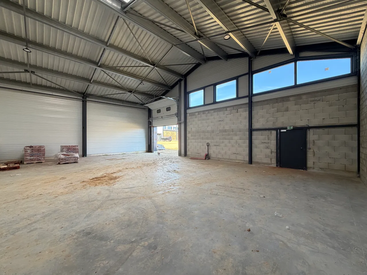 logistics - Light Industrial Premises / Offices For Rent - gallery - 4